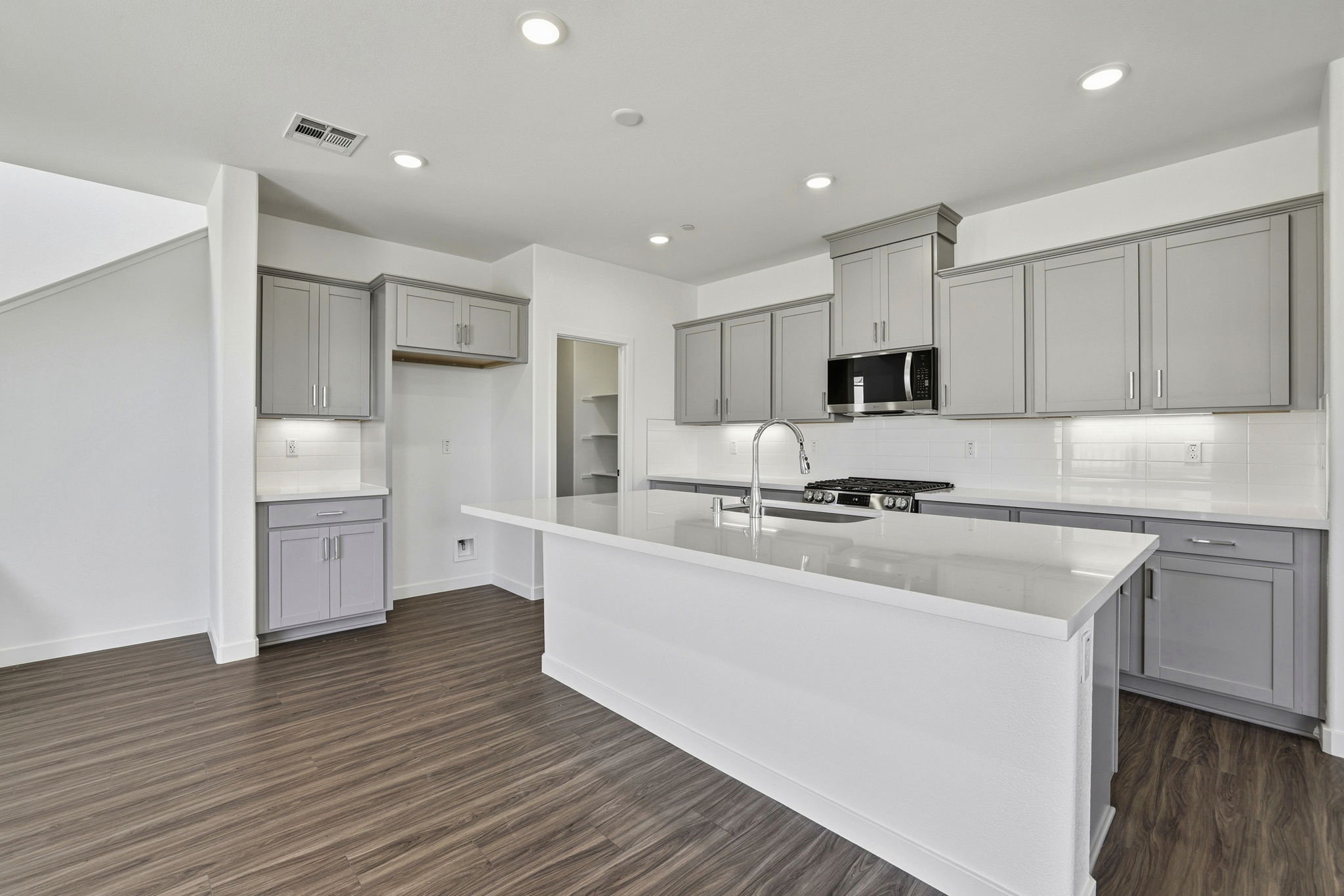 A kitchen with white cabinets.
