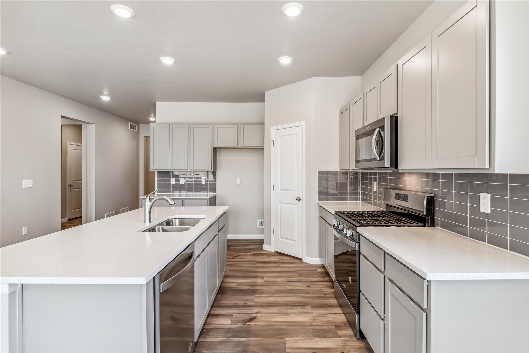 A kitchen with white cabinets.