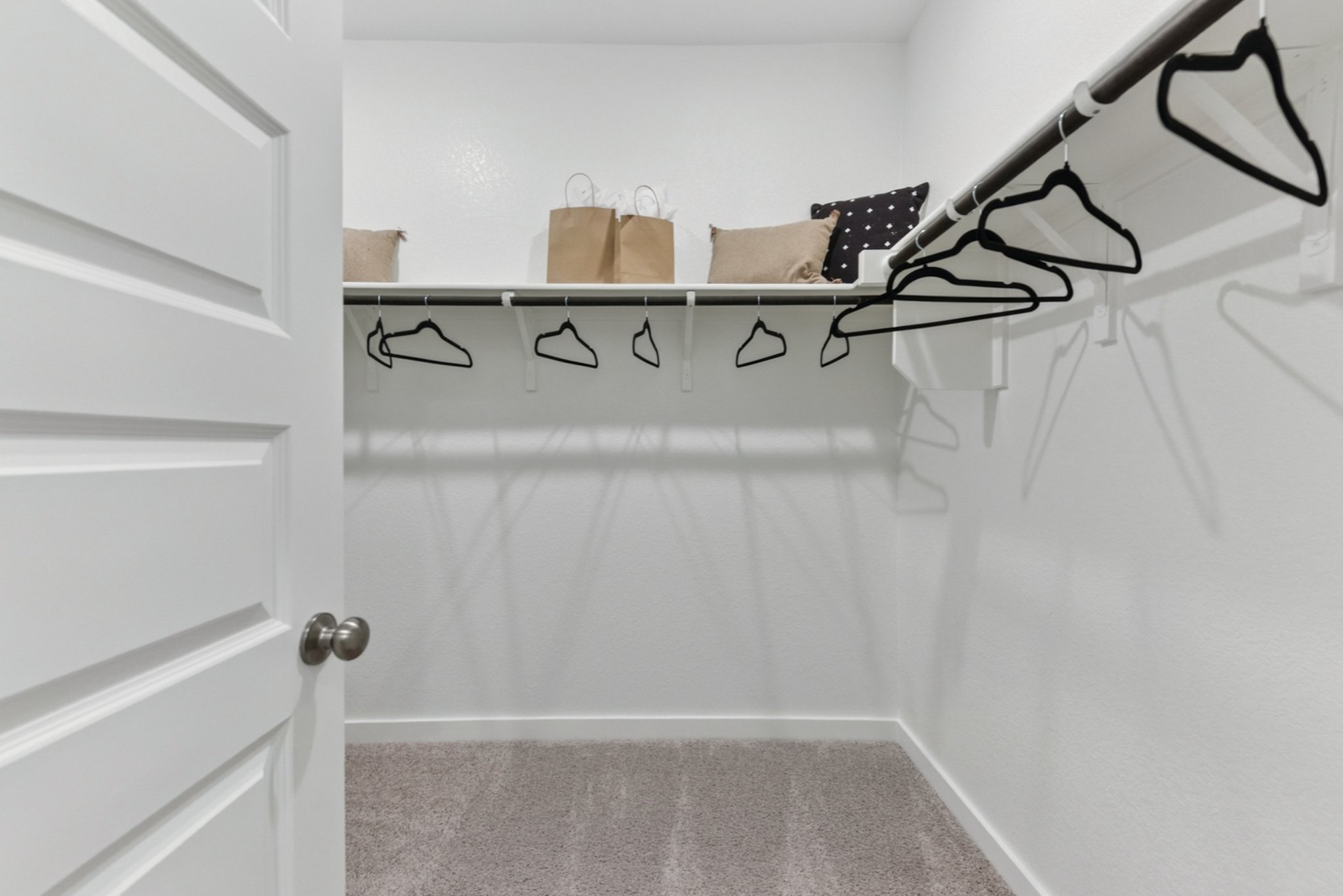 A bathroom with a shower curtain.