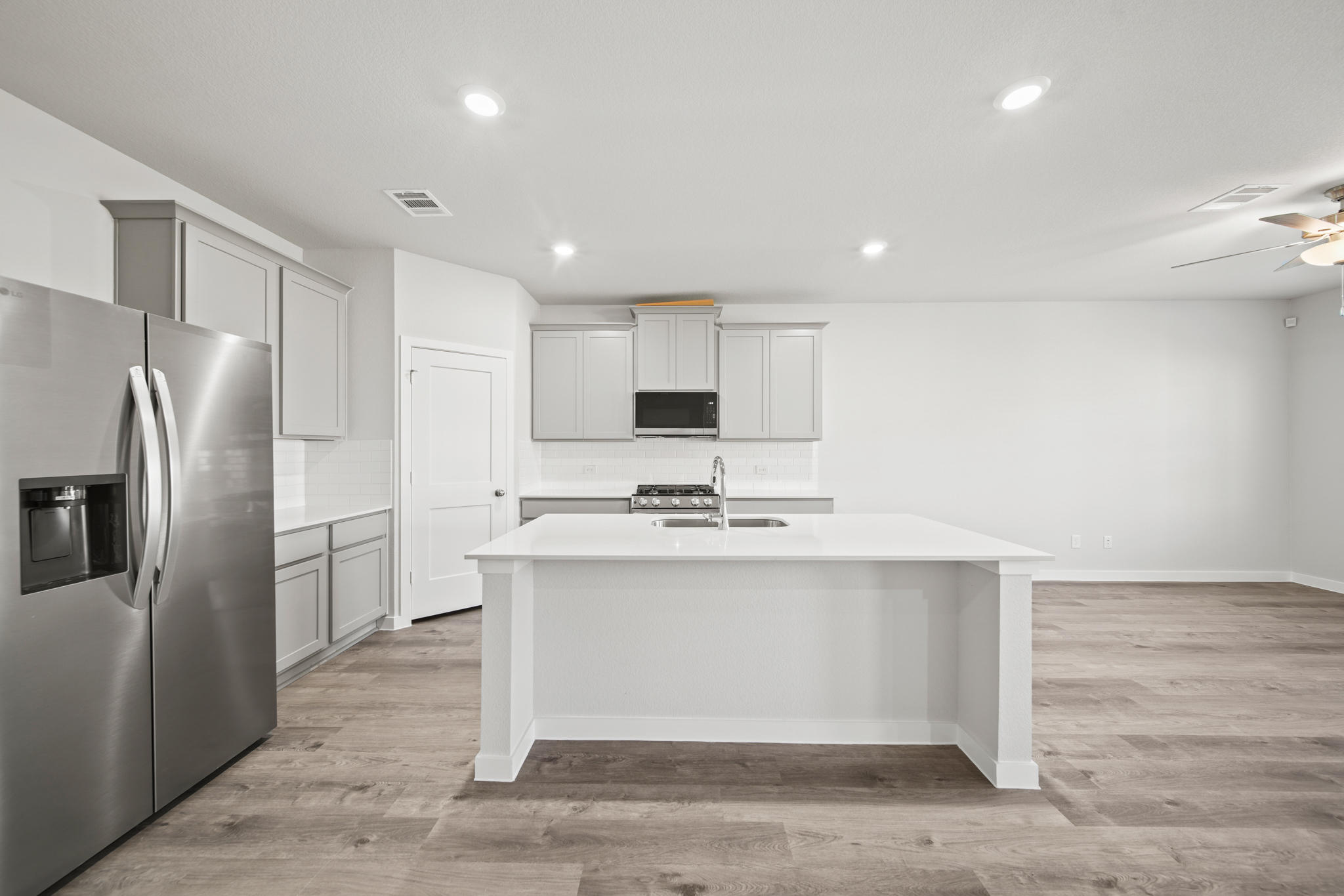 A kitchen with white cabinets.
