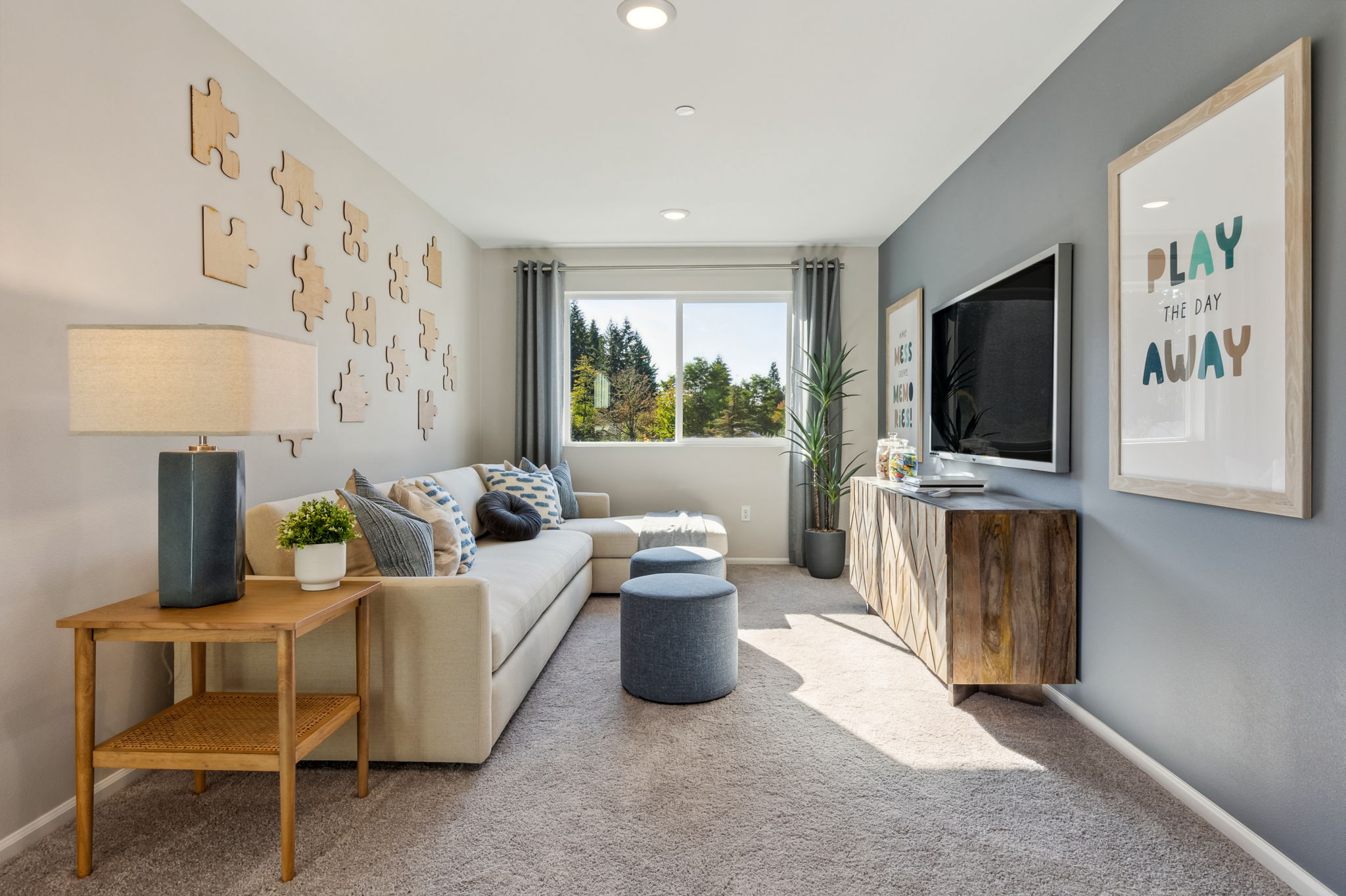 A living room with a couch and a tv.